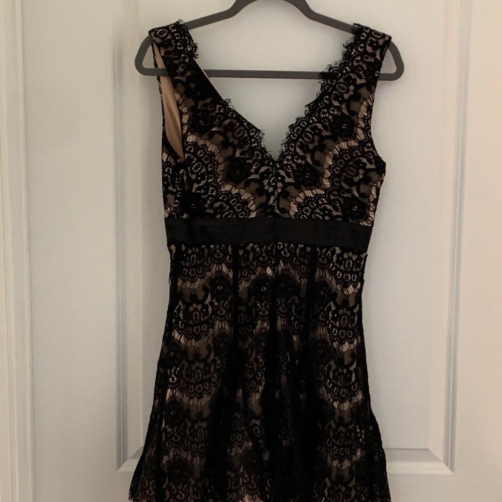 Beautiful thigh length dress!